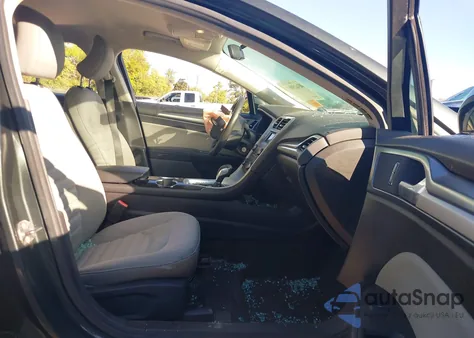 2015 Ford Fusion S z USA, uszkodzony, nr VIN 1FA6P0G75F5116563